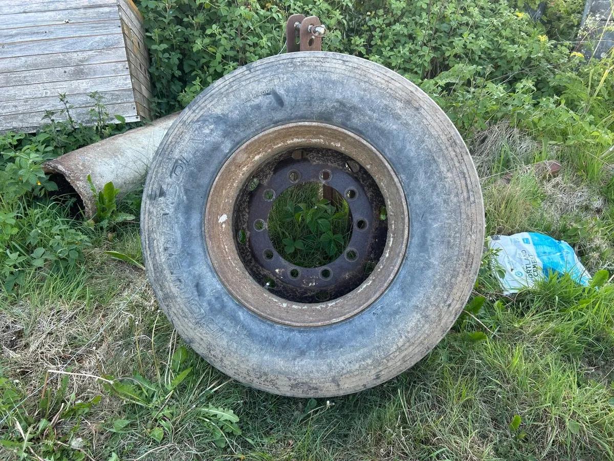 Super single tyres and rims 10 stud - Image 1