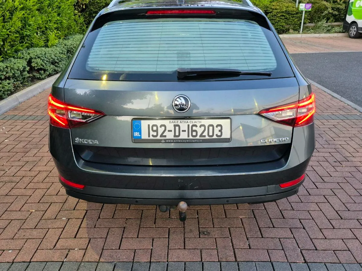 Skoda Superb Estate Style Beige Leather - Image 4