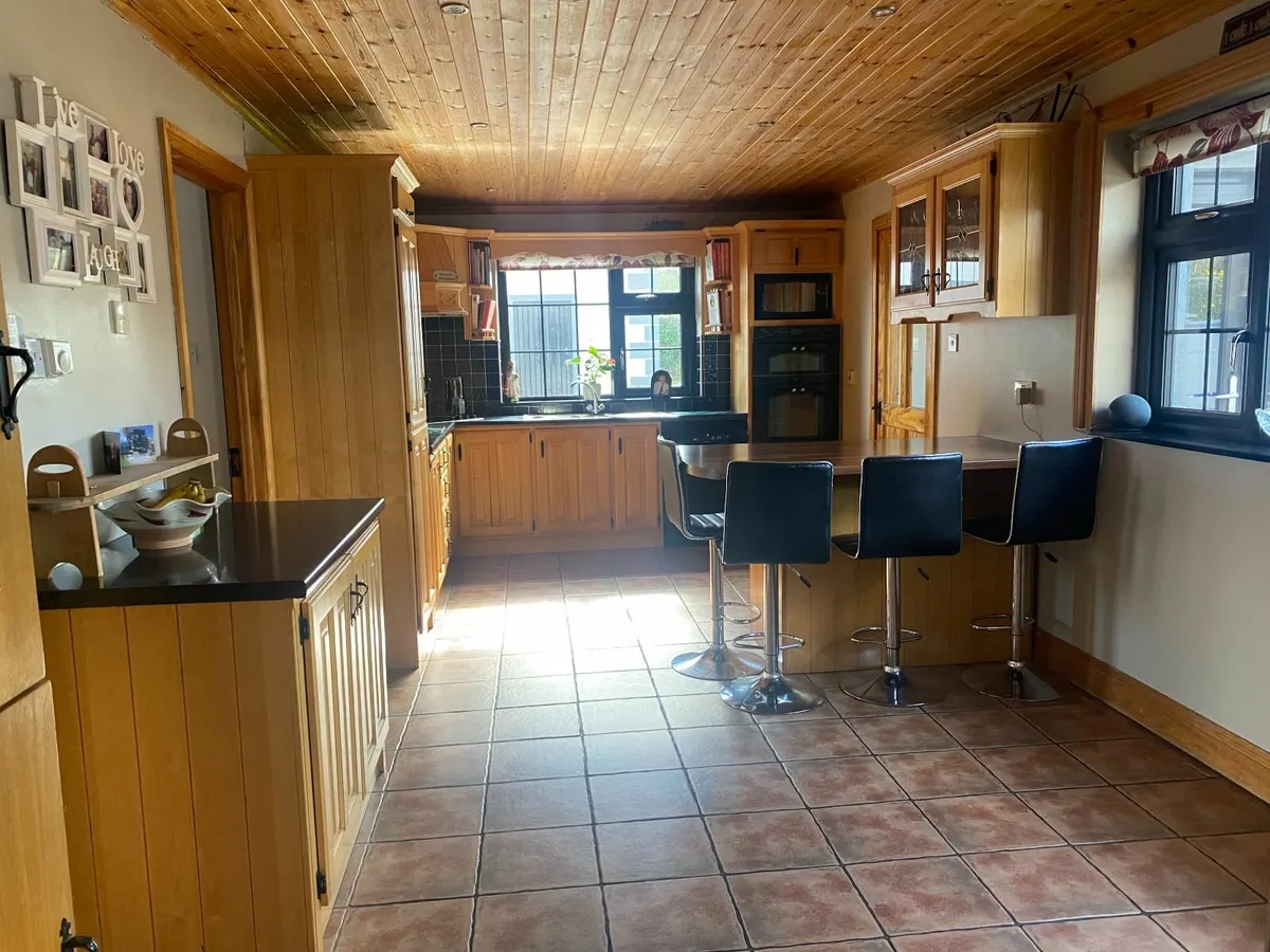 Solid Mable Fitted Kitchen - Image 2