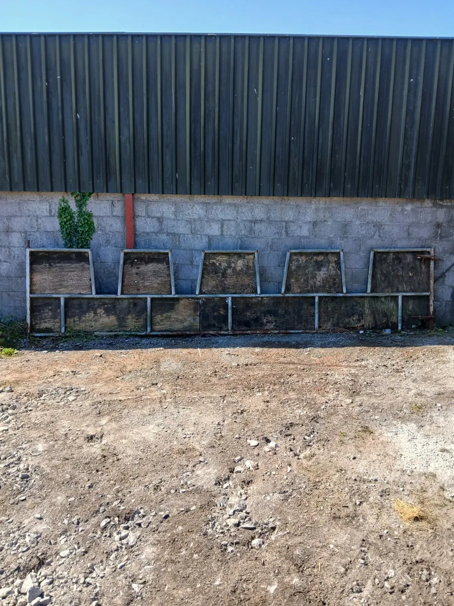 Horse Feeding Gate