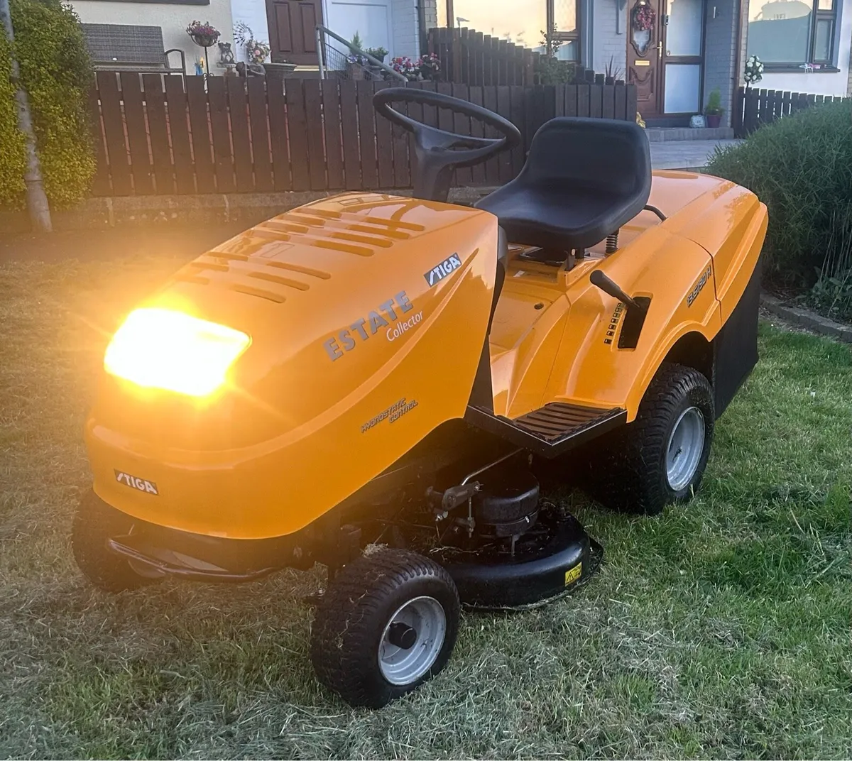 Ride on lawnmower lawn mower - Image 1