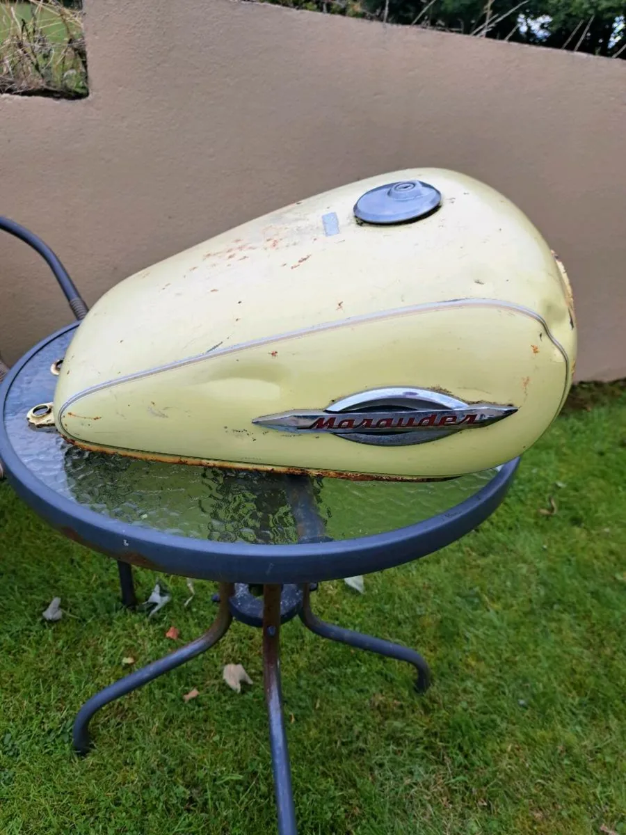 Old motor cycle fuell tank - Image 1