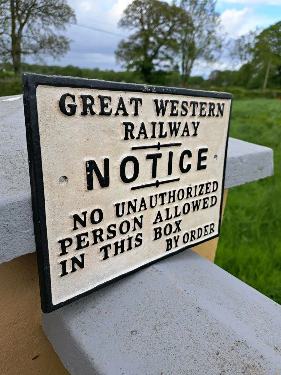 Grate  western  railway  cast  iron  sign