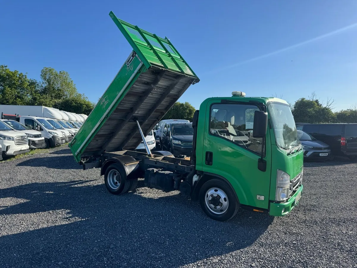 Izuzu Grafter 3.5 tonne tipper - Image 1
