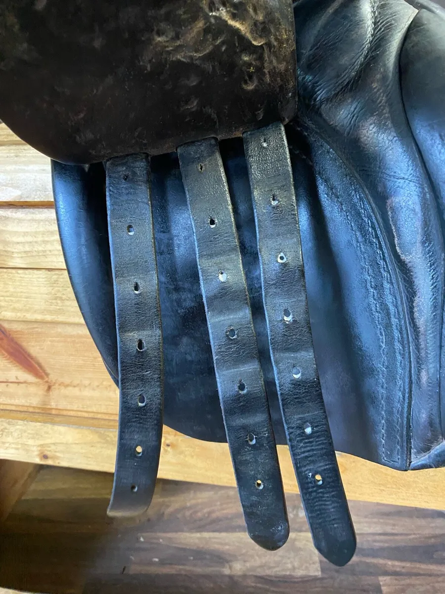 Lovatt and rickets 16” wide Leather saddle - Image 2