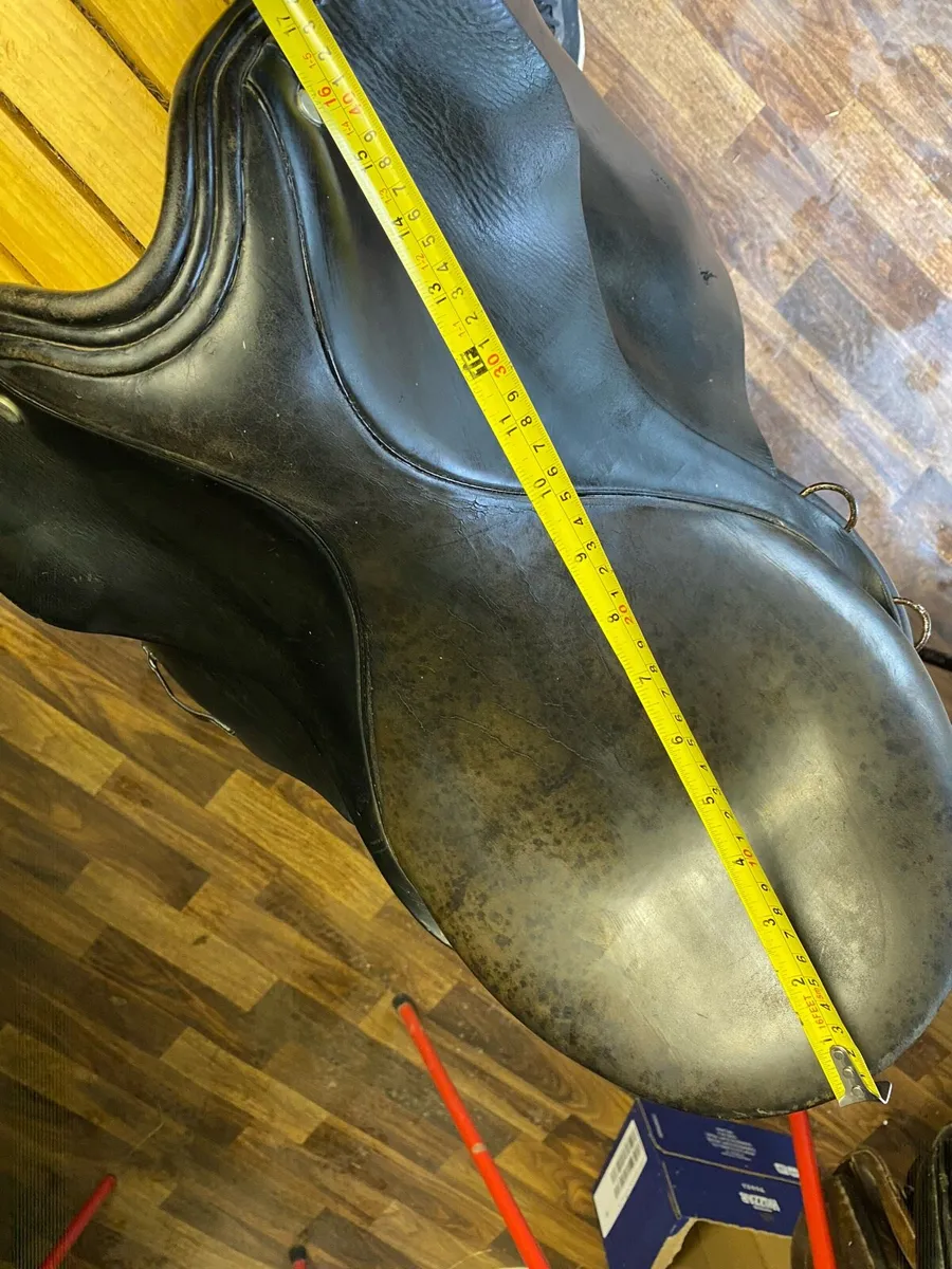 Lovatt and rickets 16” wide Leather saddle - Image 3