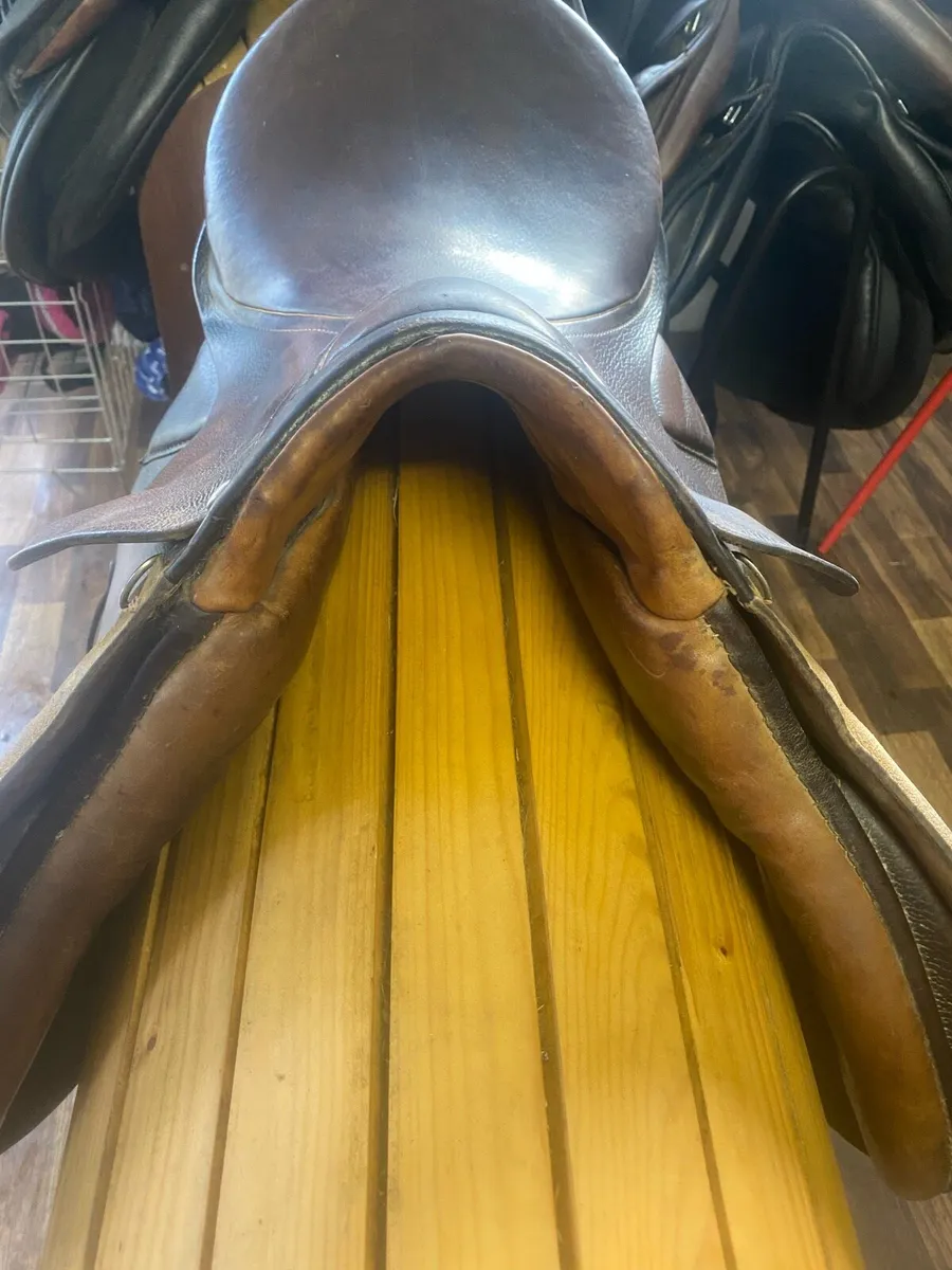 17.5-18” brown Leather saddle - Image 3