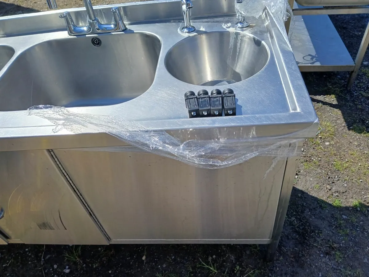 Stainless steel cabbinet /double sink deliverd - Image 3