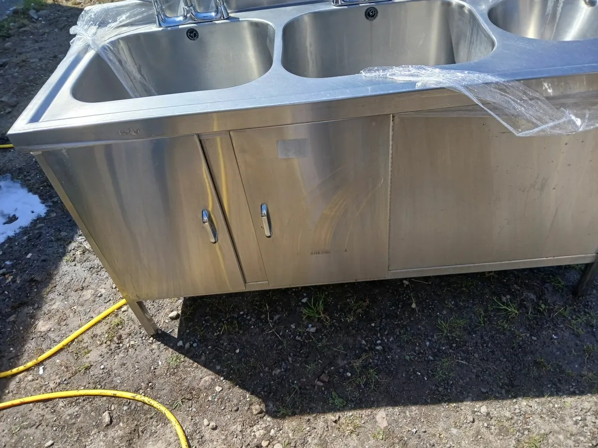 Stainless steel cabbinet /double sink deliverd - Image 4