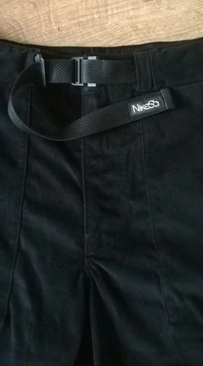 Nike sb men's shorts like new condition - Image 2