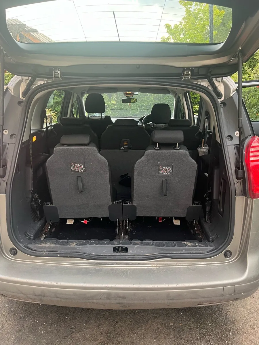 Peugeot 5008 - Image 1
