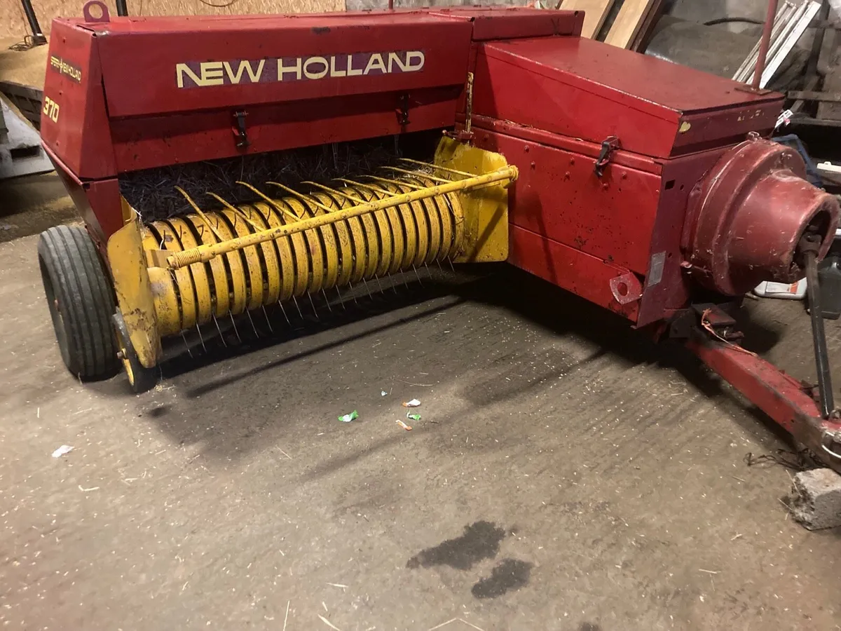 New Holland 370 baler - Image 2
