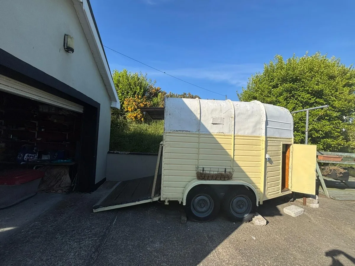 Food Trailer - Image 1
