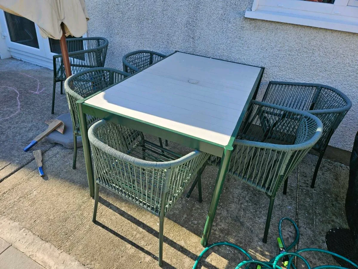 Outdoor furniture - Image 1