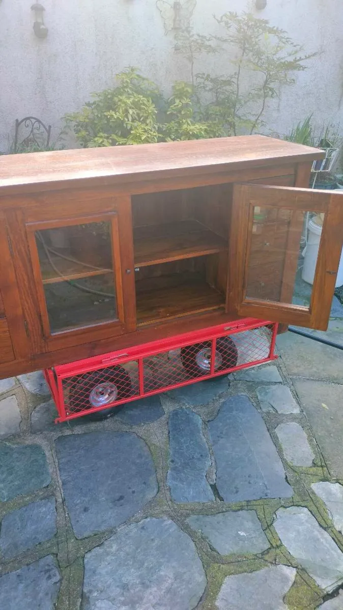 Hardwood Cabinet, beautiful piece of Furniture.
Gr - Image 2