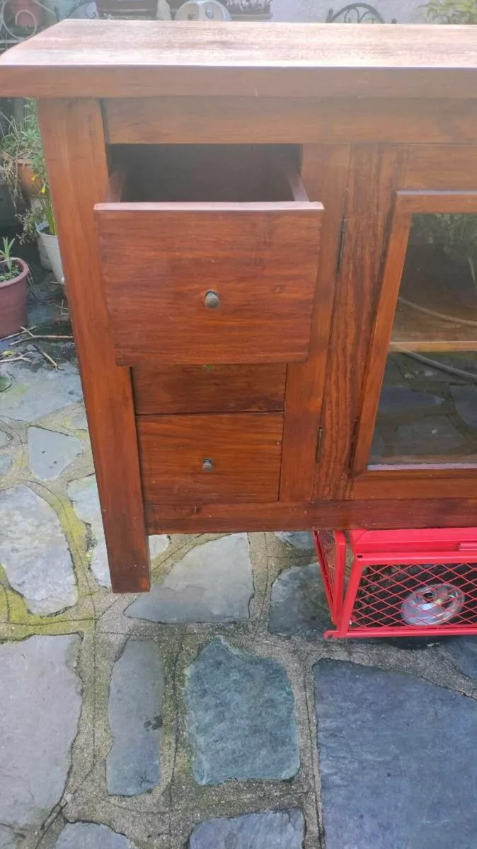 Hardwood Cabinet, beautiful piece of Furniture.
Gr - Image 4