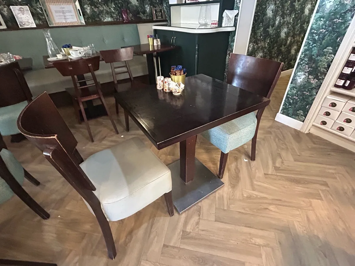 Table and chairs - Image 2