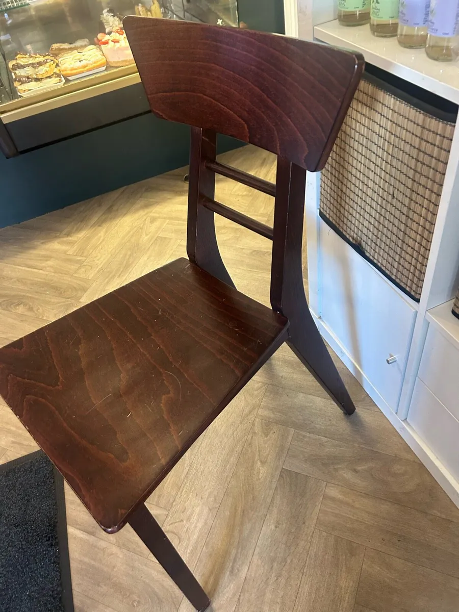 Table and chairs - Image 3