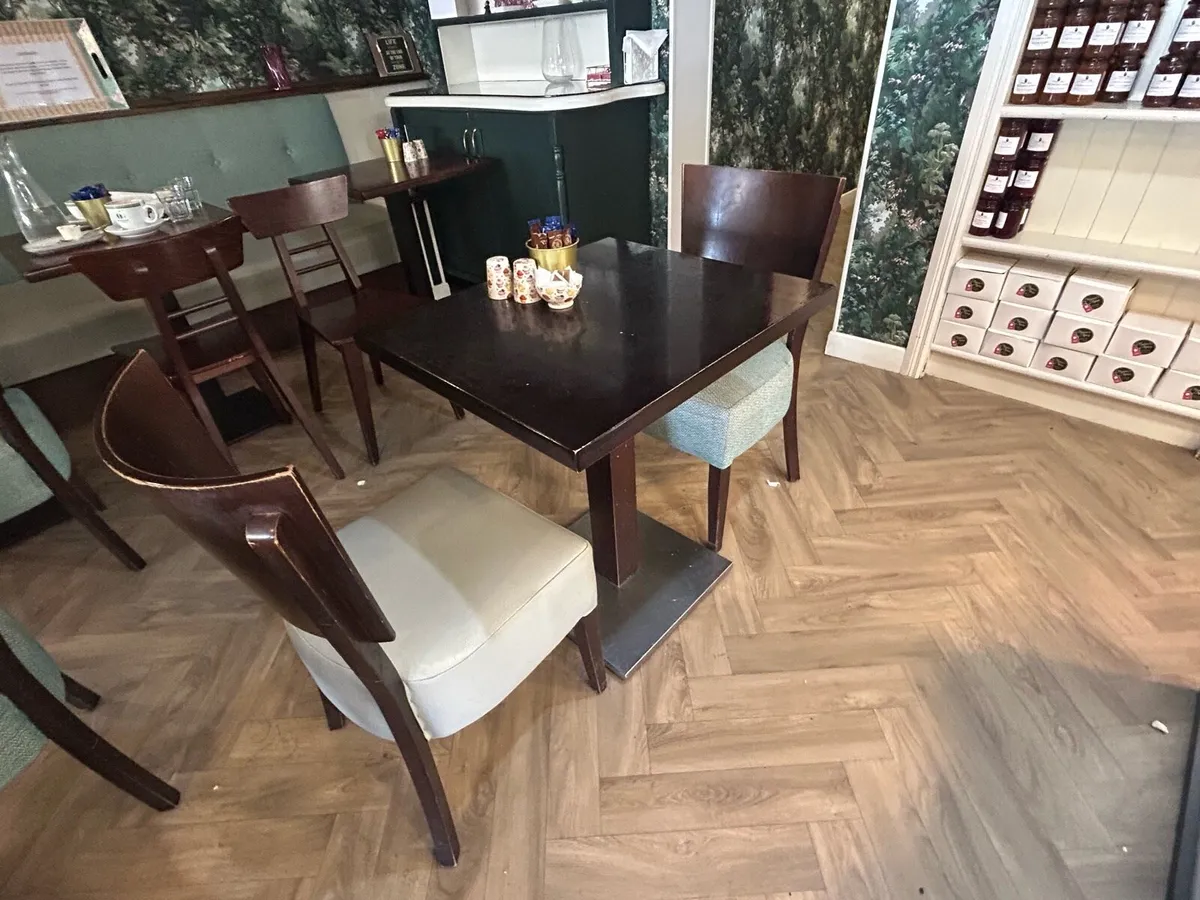 Table and chairs - Image 4
