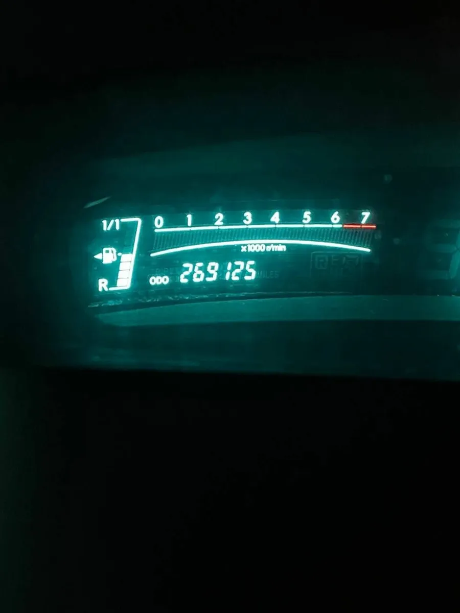 Toyota Yaris 2007 - Image 2
