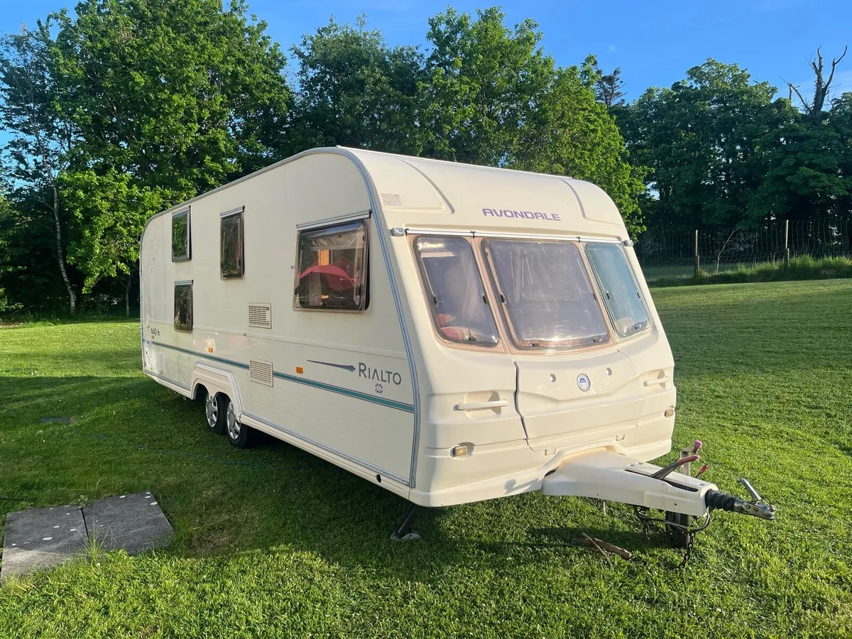 Avondale Rialto 640/6 touring caravan - Image 1