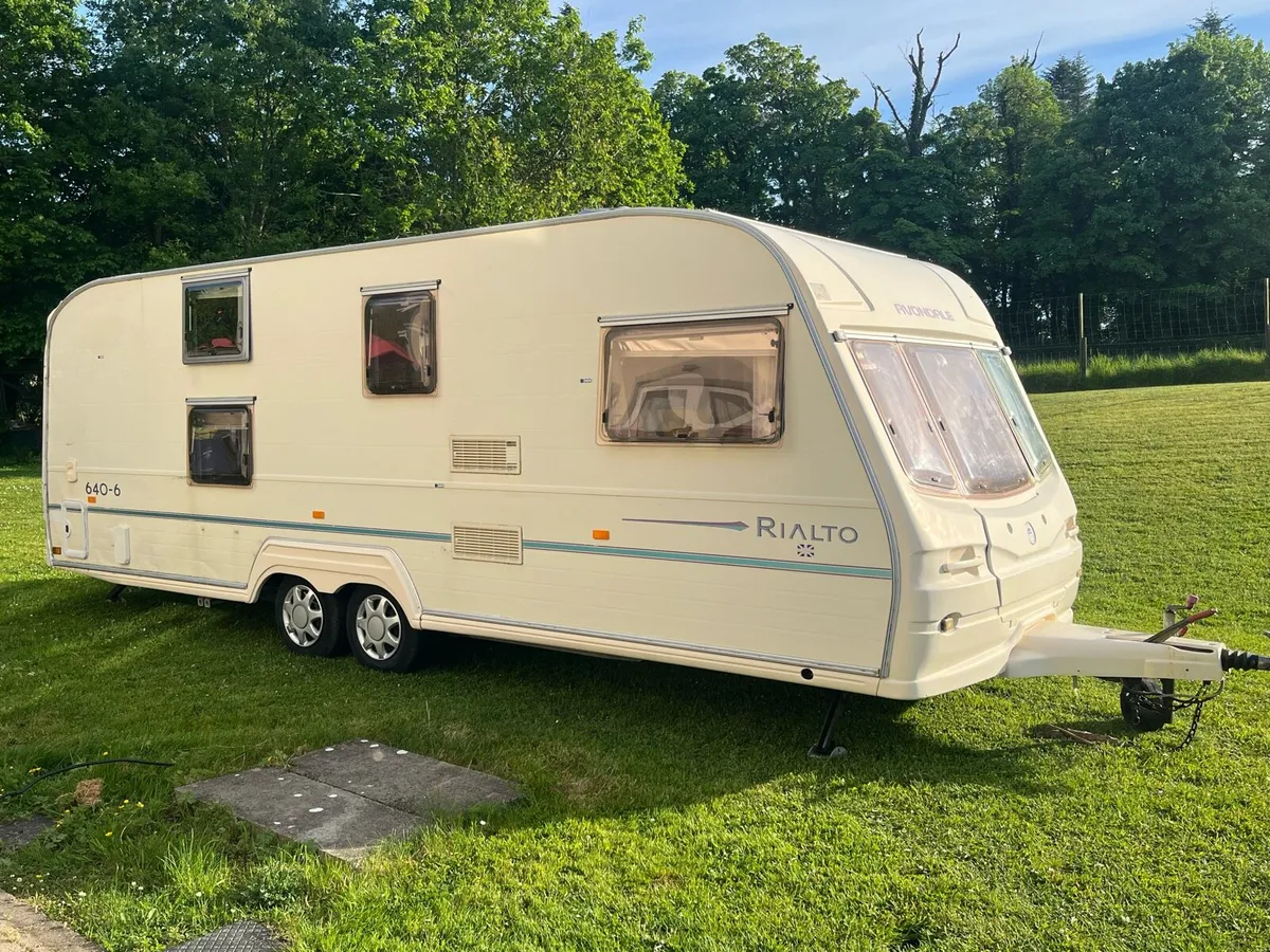 Avondale Rialto 640/6 touring caravan - Image 3