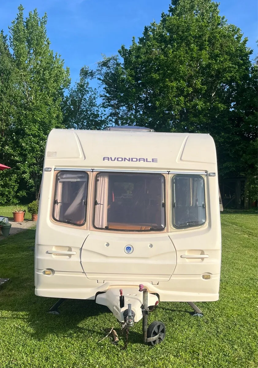 Avondale Rialto 640/6 touring caravan - Image 4