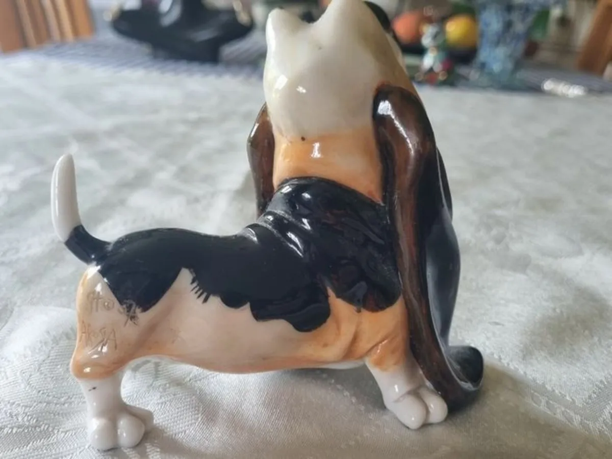 Little Paws by ARORA designs Bassett  figure - Image 3
