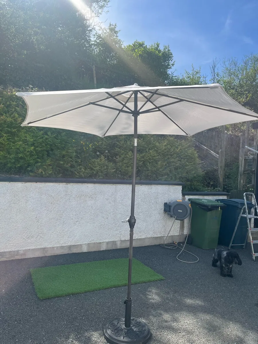 Parasol and base - Image 1