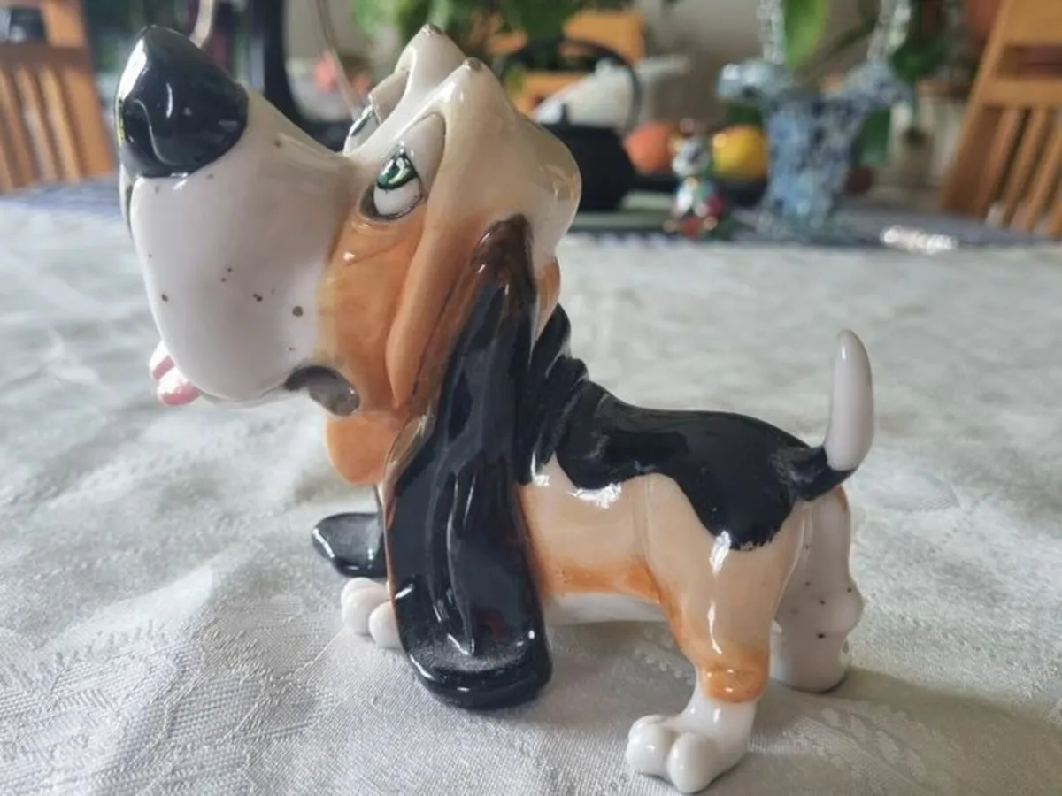 Little Paws by ARORA designs Bassett  figure - Image 4