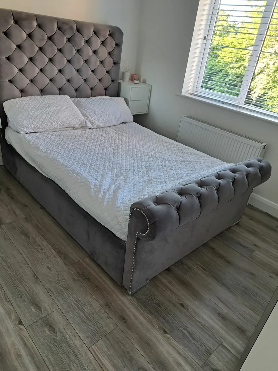 Double velvet bed - Image 2