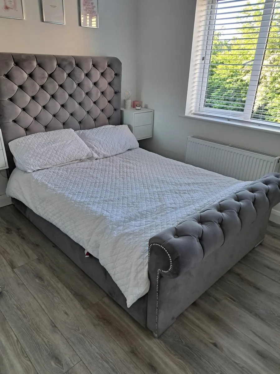 Double velvet bed - Image 3