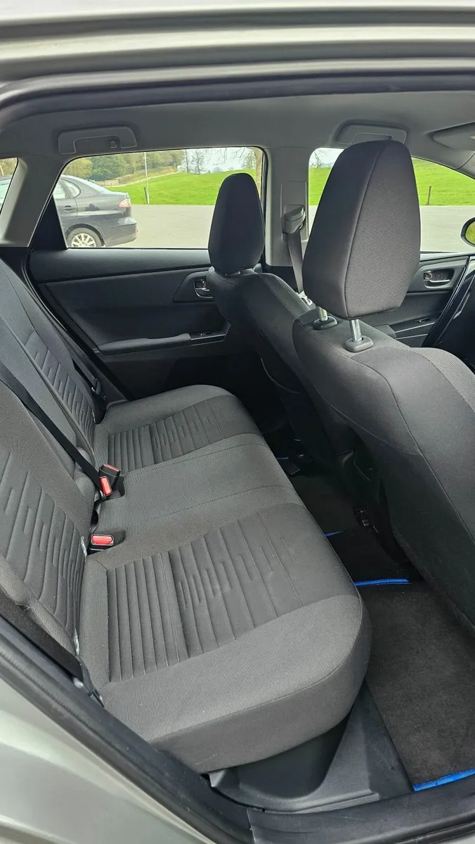 Toyota Auris 2017 - Image 3