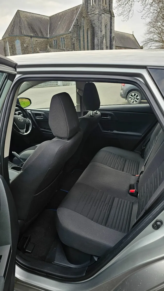 Toyota Auris 2017 - Image 4