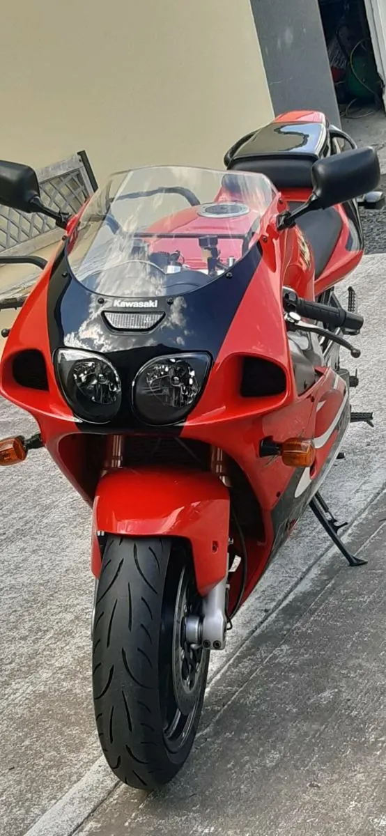 Kawasaki ZX7R - Image 1