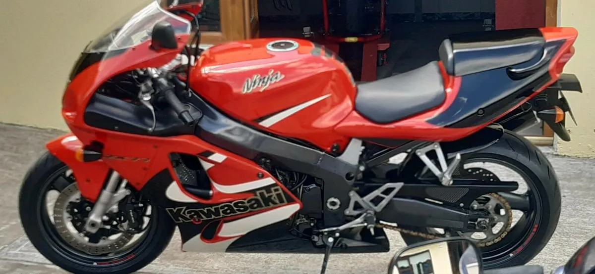 Kawasaki ZX7R - Image 2