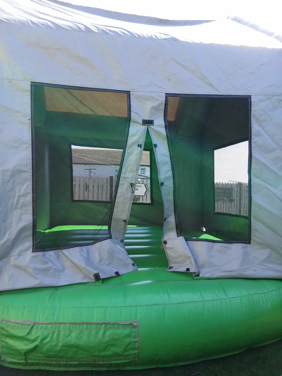 Bouncing castle - Image 1