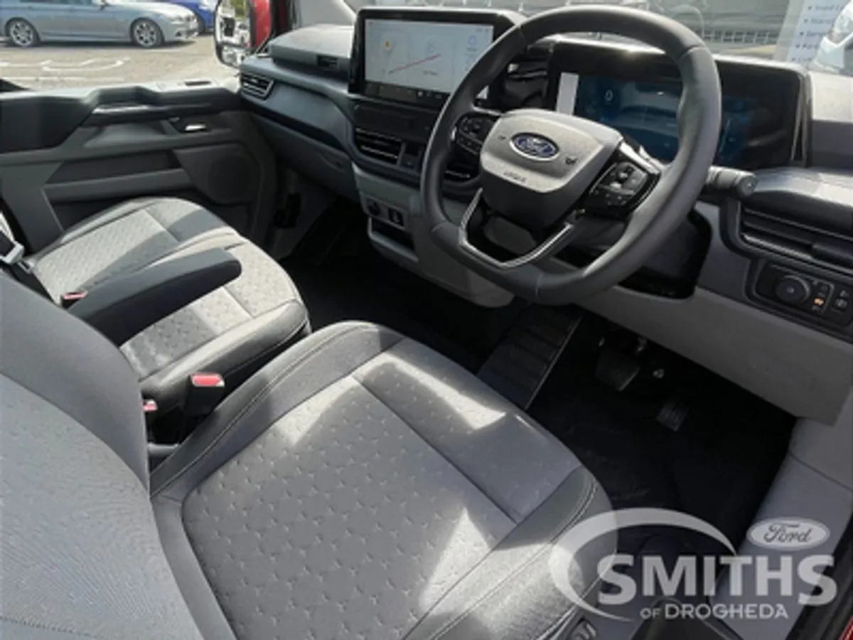 Ford Transit Custom Limited 2.0 170PS Auto - Image 2