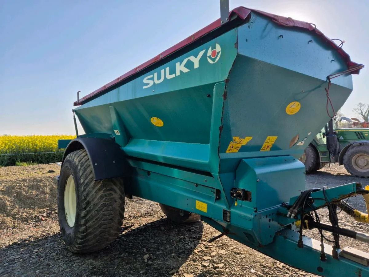 Fertiliser spreader - Image 2