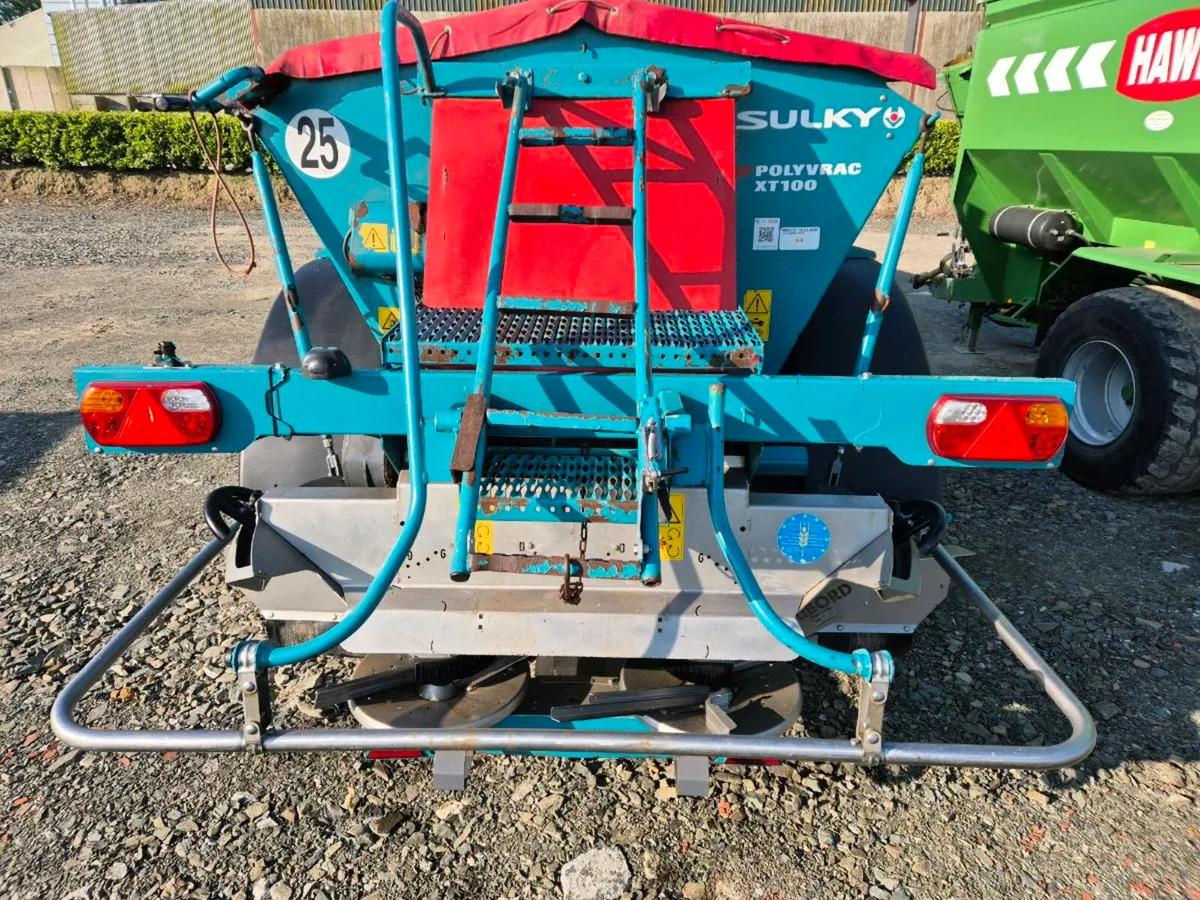 Fertiliser spreader - Image 3