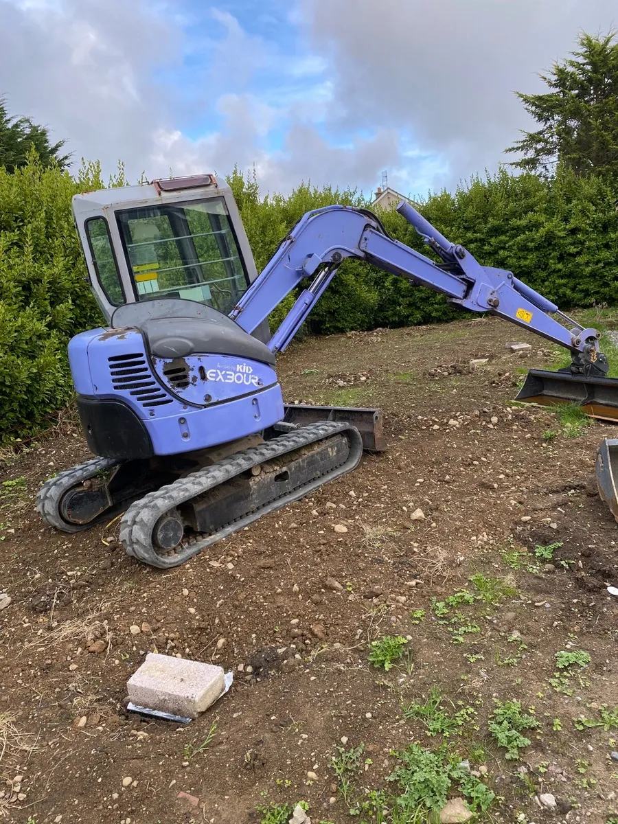Hitachi EX 30 UR mini Digger - Image 2