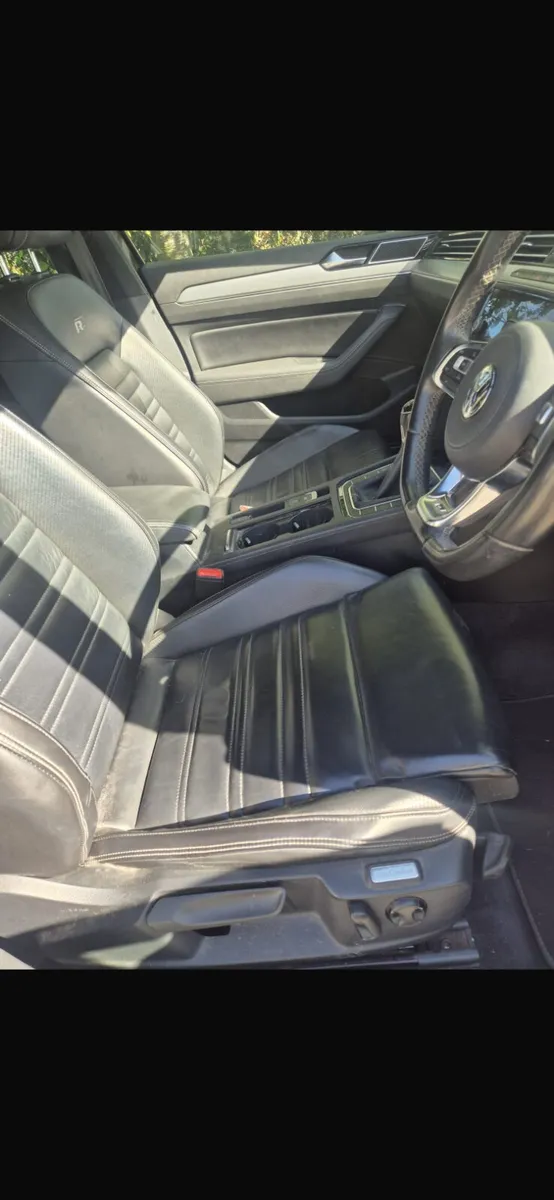 Volkswagen Passat 2017 - Image 2