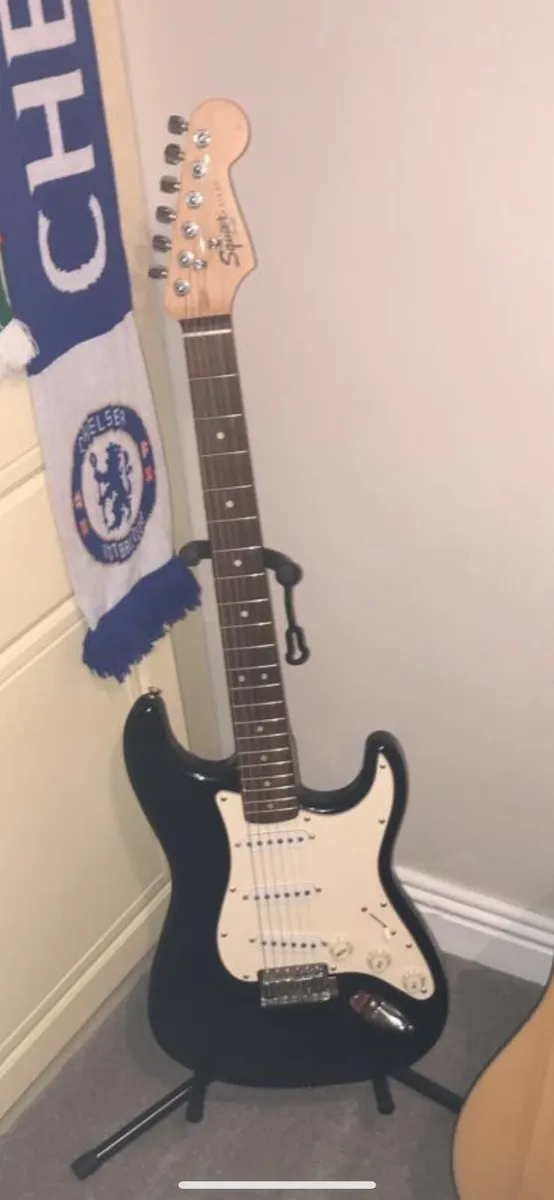Electric Guitar - Image 2