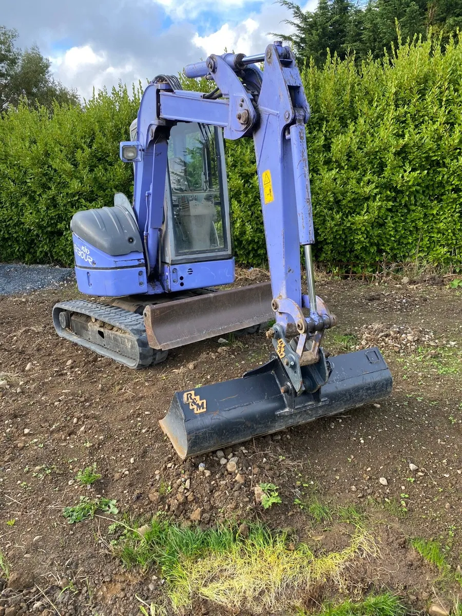Hitachi EX 30 UR mini Digger - Image 1