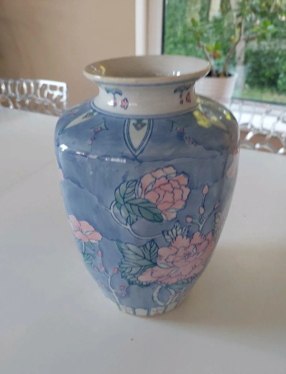 Vintage Chinese Vase - Image 2