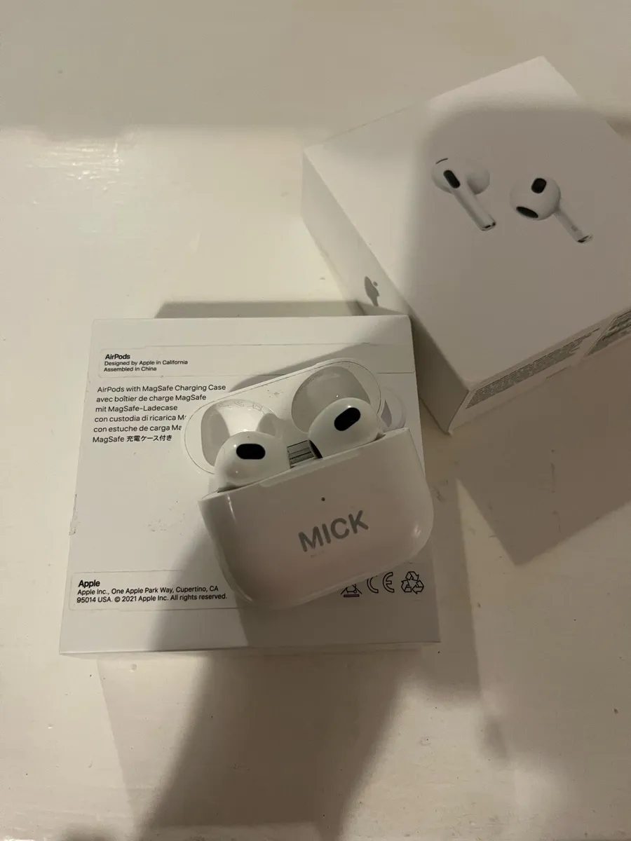 Apple AirPods gen 3 - Image 1