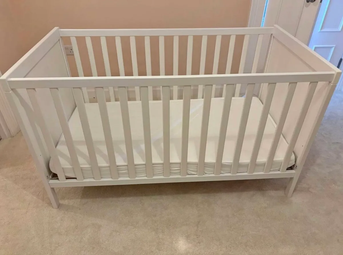 Baby cot - Image 1