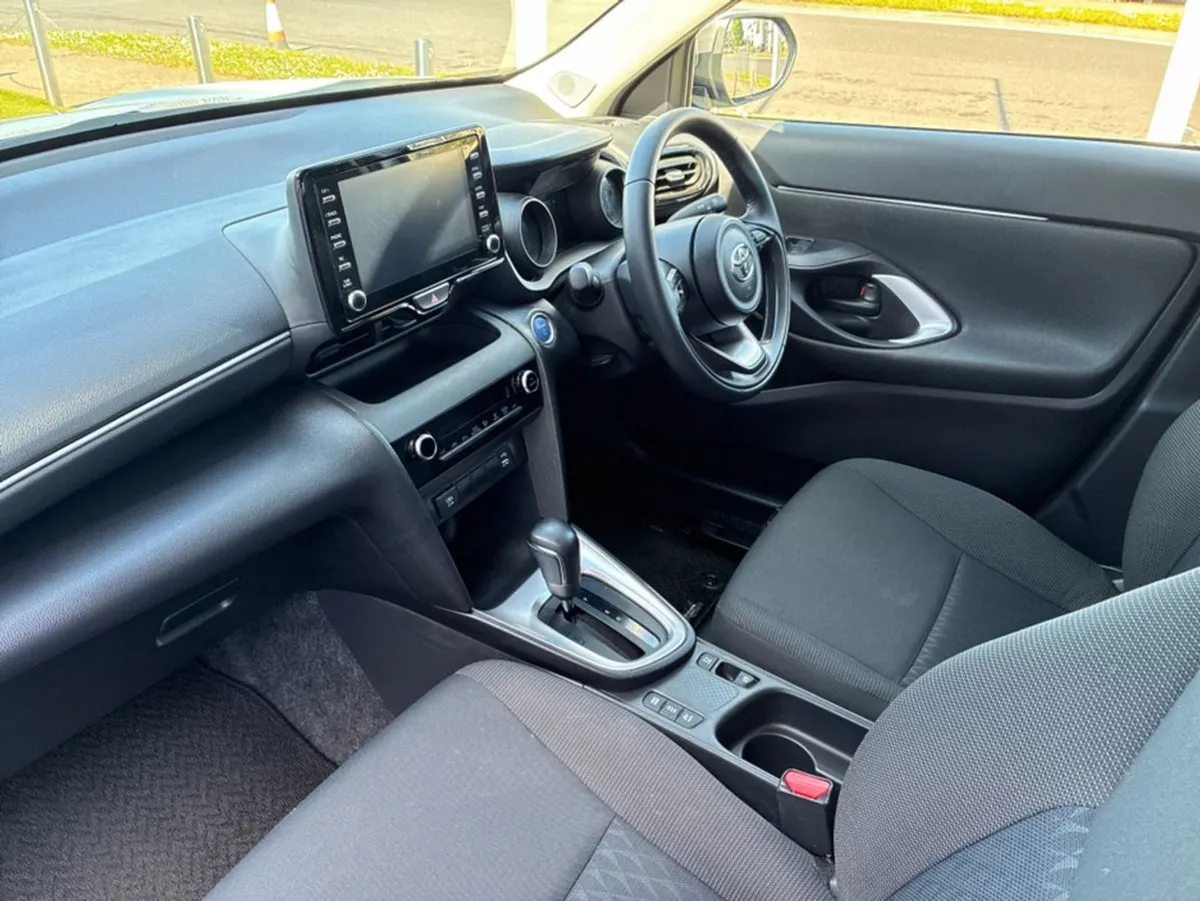Toyota Yaris Cross 1.5l Petrol Hybrid - Image 3
