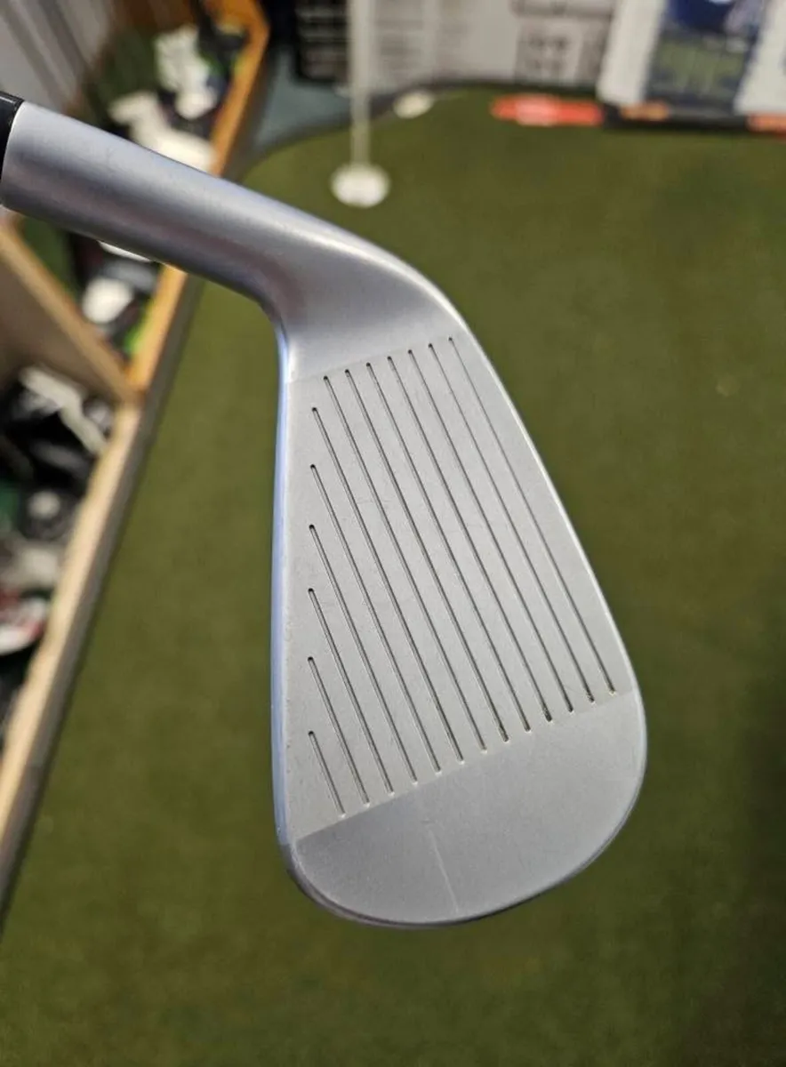 As New Taylormade P-UDI Forged 2 Iron - Image 4