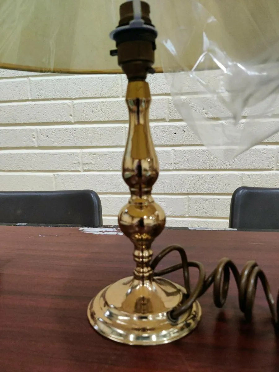 14"TALL SOLID BRASS, Victorian Heavy Table Lamp ! - Image 1